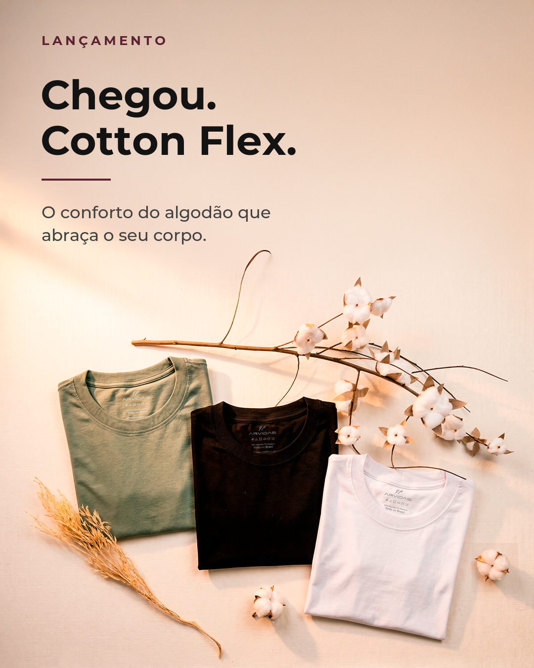 Camisetas Cotton Flex dobradas com ramo de algod�o